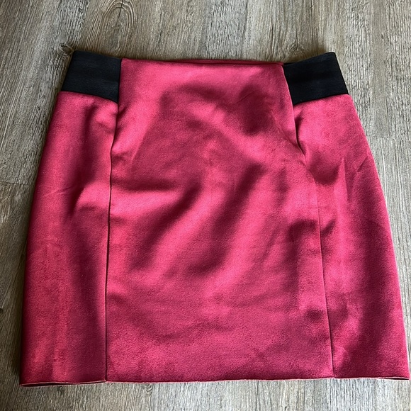 Vero Moda Dresses & Skirts - Vero Moda Burgundy Faux Suede Pencil Skirt XXL